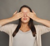 Découvrez dans cet article de blog comment identifier les symptômes de fatigue oculaire en tant que tels et ce que vous pouvez faire pour y remédier.